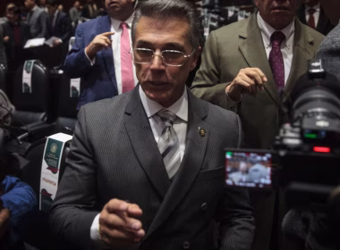 Tras su eliminación en La Casa de los Famosos de Telemundo, Sergio Mayer volvió a su curul en la Cámara de Diputados/infobae