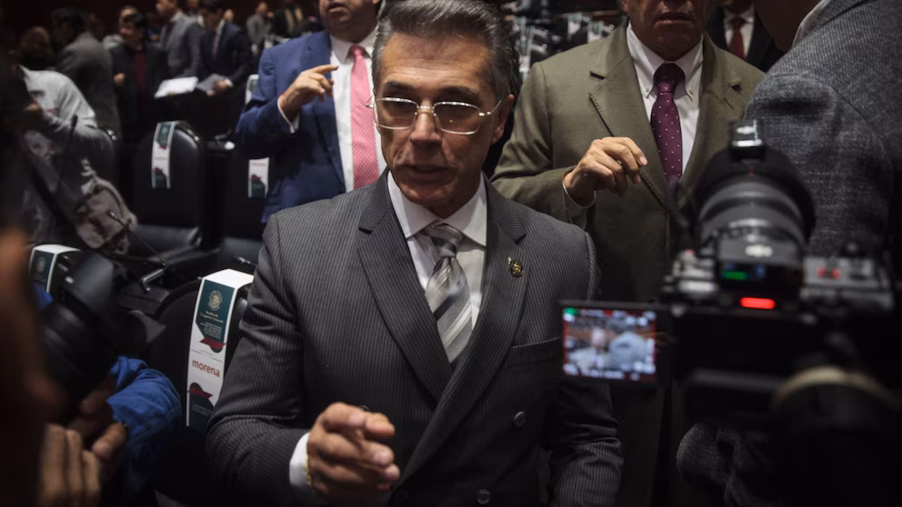 Tras su eliminación en La Casa de los Famosos de Telemundo, Sergio Mayer volvió a su curul en la Cámara de Diputados/infobae
