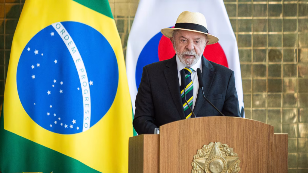 Ven posible injerencia de Trump tras suspensión de servicios consulares en Brasil
